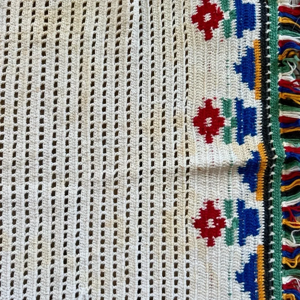 Vintage Crochet Set of 4 Placemats and Table Runner with Fringe and Flower Motif